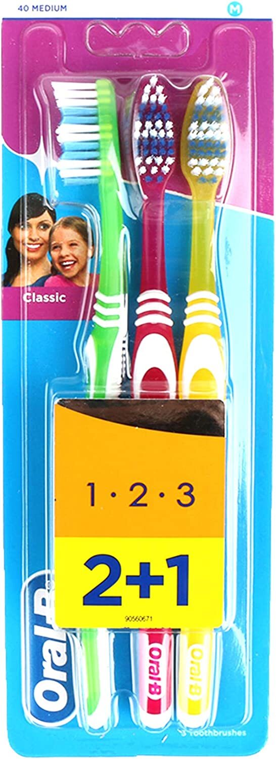 مجموعة من 3 قطع اورال-بي كلاسيك فرشاة اسنان متوسط - متعددة الالوان